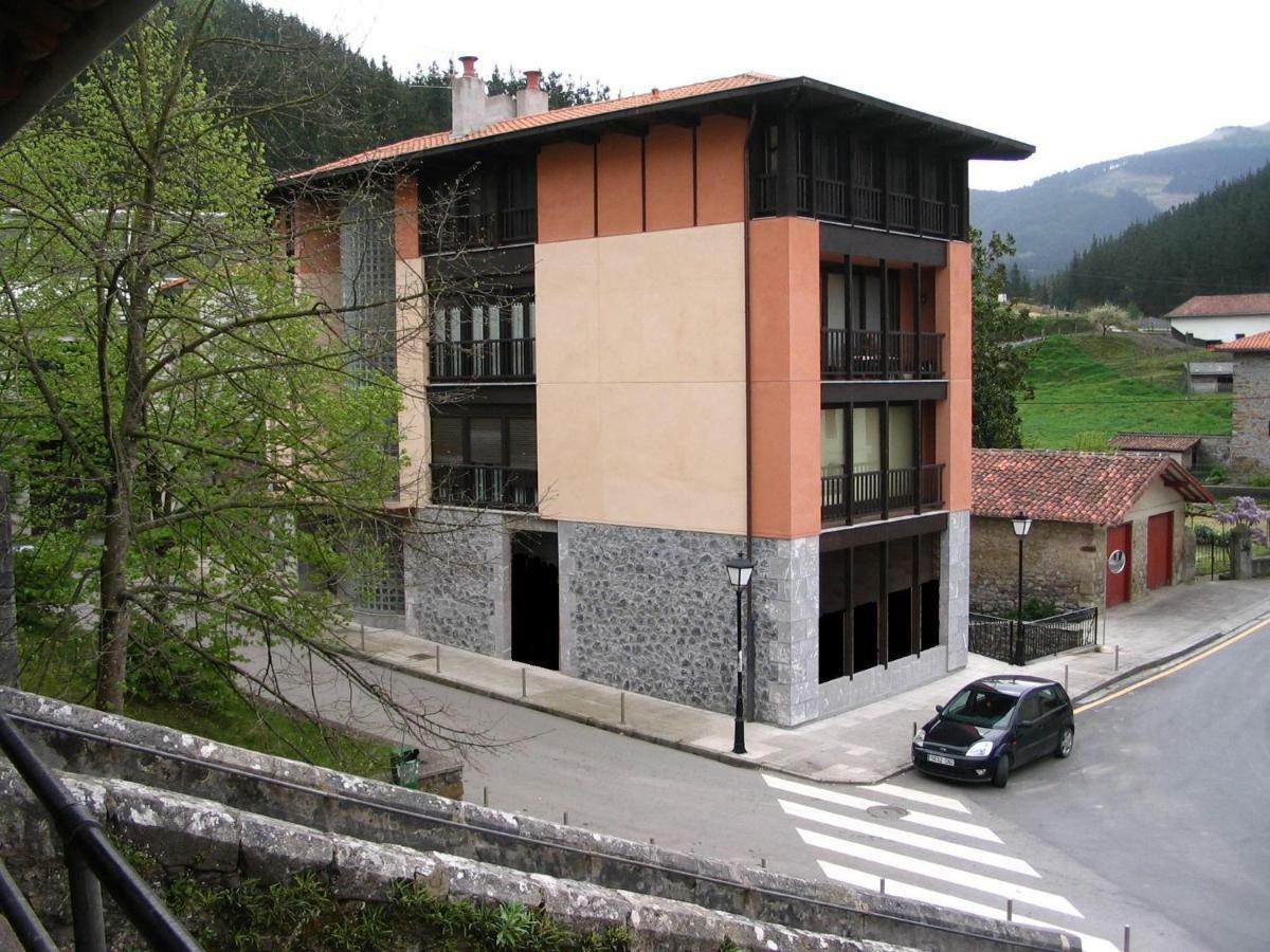 Pension Txomin Ostatua Etxebarria Exterior foto